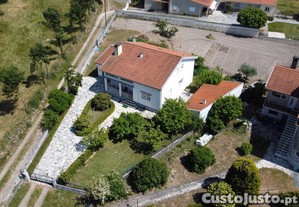 Casa T4 em Casas do Soeiro de 218,00 m²