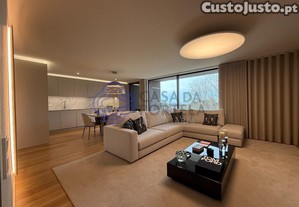 T4, 3 casas de banho, suite, varanda, ar condicionado, cozinha mobiliada,piso 3- bloco 12A