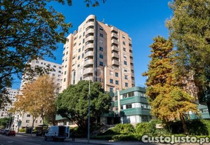 Apartamento T3 Renovado Com Duplo Lug. Garagem...