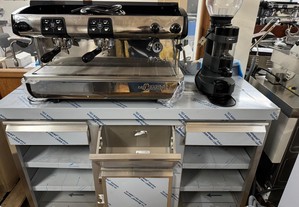 Máquina de café industrial La Cimbali M24 Muito Muito Nova