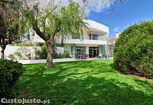 Luxuosa Moradia Isolada na Serra de Carnaxide com Piscina