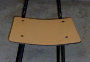 Cadeira com estrutura em ferro