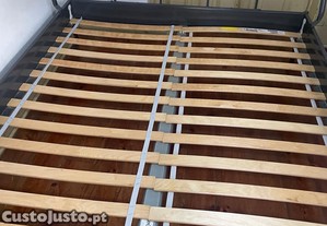 Cama de casal em ferro IKEA + Estrado de ripas
