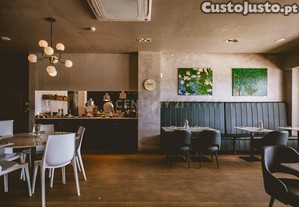 Loja renovada, localizao central, e com grande visibilidade em Almada.