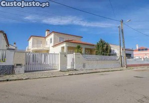 Moradia T4 Com Piscina
