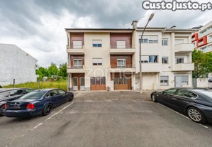 Andar Moradia T3, Jardim, Garagem Dupla E Sótão...