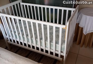 Berço restaurado em bom estado