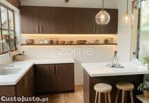 Moradia Em Remodelação T3, Na Travessa S. Dinis...