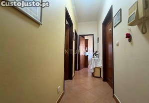 Apartamento T1 com Varanda e Marquise em Benavente