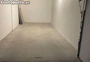 Garagem fechada Caldas da Rainha 25 metros