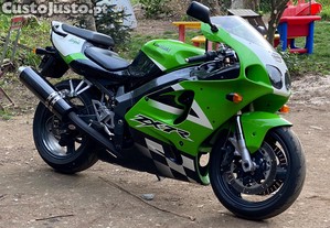 Kawasaki ZX7R - 01