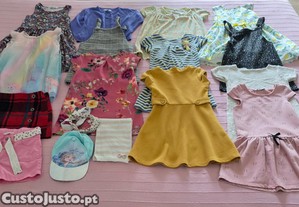 V�rias pe�as de roupa de crian�a da nossa Netinha