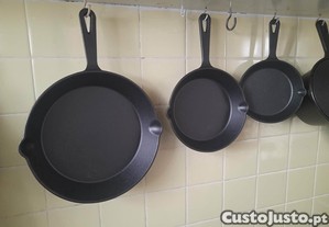 Frigideiras de ferro fundido.