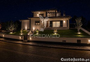 Moradia t4 de luxo semi-nova em tomar