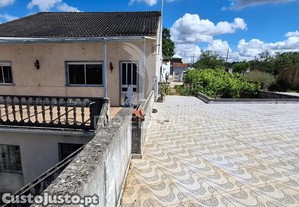 Moradia t2+1,garagem,anexos,arneiro das milhariças, santarém