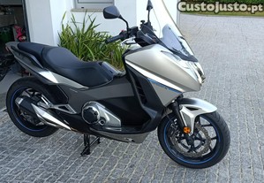 Honda integra 750 S com apenas 4500klm - 18