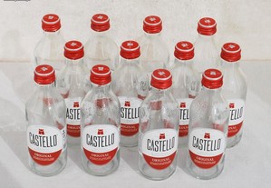 14 garrafas de 250 ml de Àgua Castello vazias