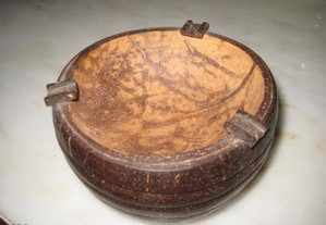 Artesanato africano cinzeiro em coco(NOVO)