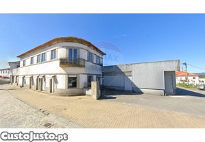 Edifcio Composto Por 6 Divises De Utilizao...