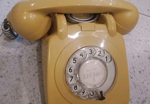 Telefone antigo de disco fabricado em 1977