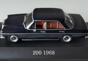 * Miniatura 1:43 Colecção Mercedes | Mercedes-Benz 200 (1968)