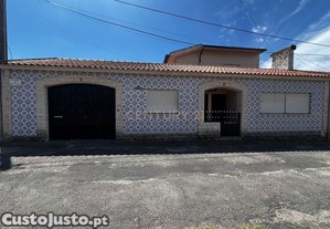 Casa Espetacular em Aveiro com Jardim e Garagem