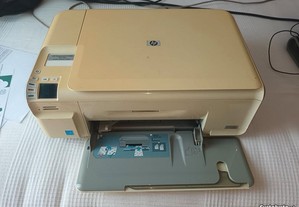 Impressora HP C4480 funcional com tinteiros a meio uso