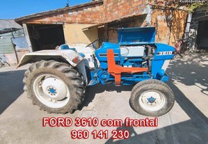 Trator agrícola Ford 3610 com carregador frontal