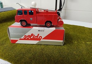 Carro de bombeiros Berliet Camiva 770 KE Solido
