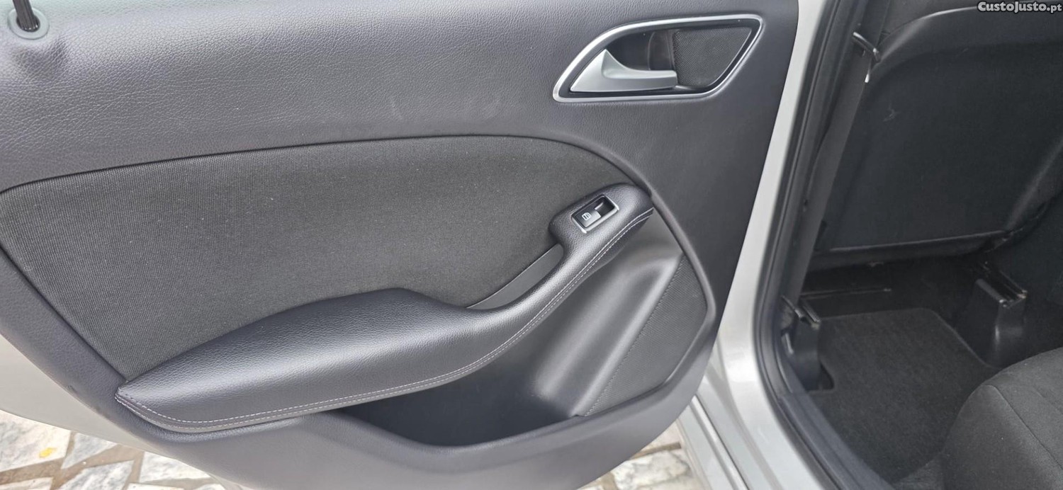 Mercedes-Benz B 180 CDI BlueEFFICIENCY Edition Style — fotografia 3