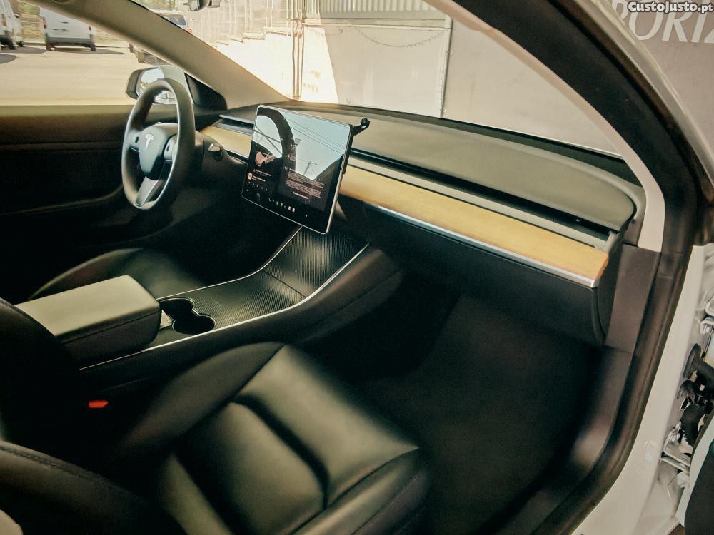 Tesla Model 3 Standard Range Plus — fotografia 5