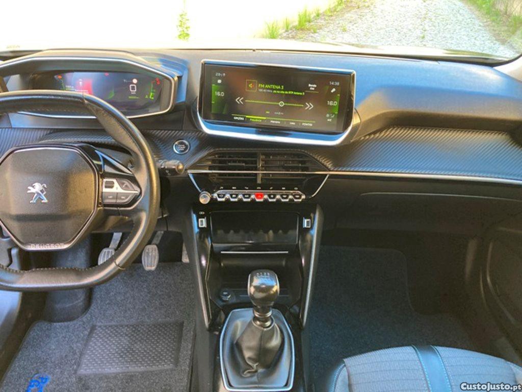 Peugeot 2008 1.2 PureTech Allure — fotografia 10