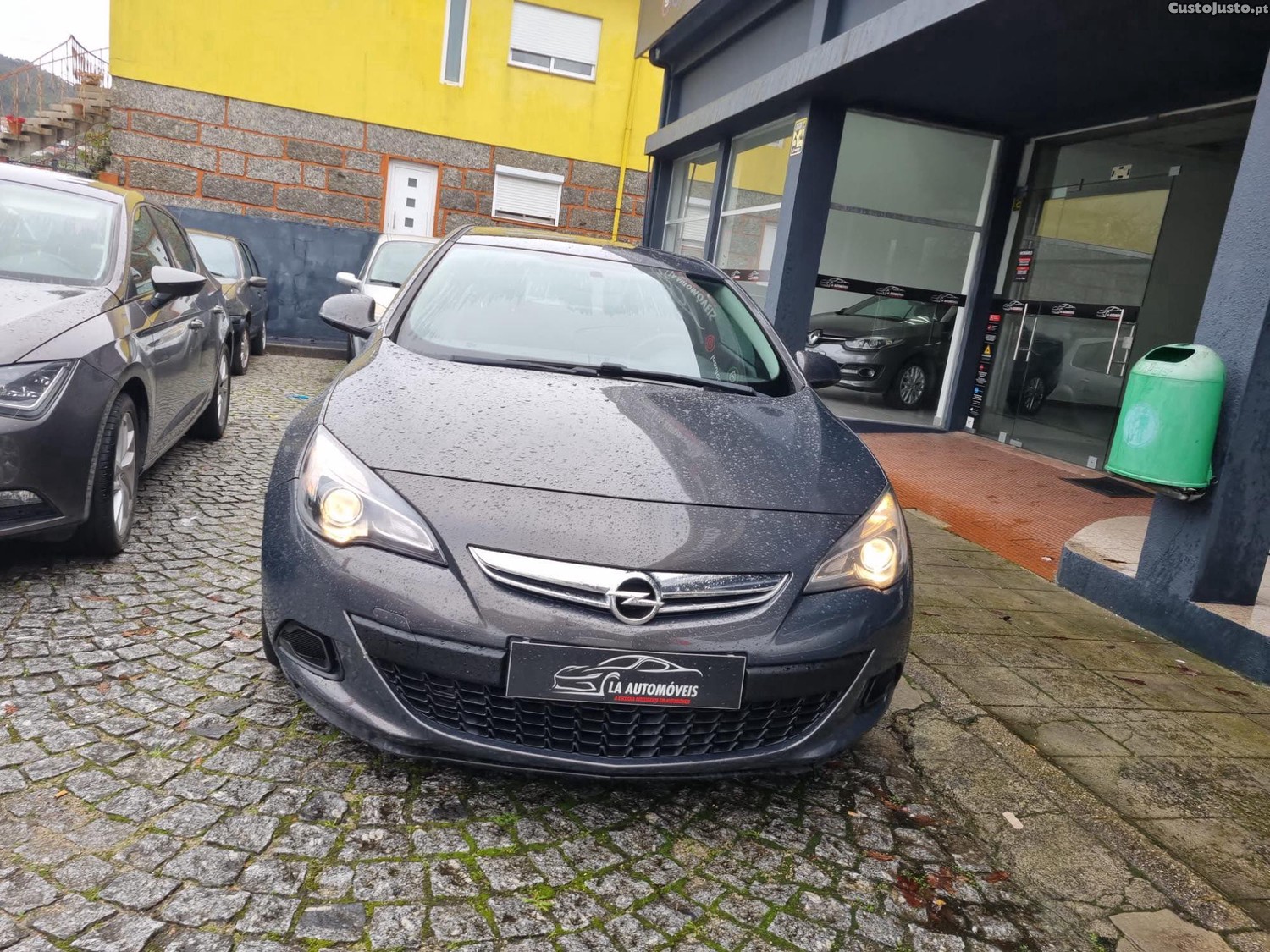 Opel Astra J 1.7 cdti 130CV GTC — fotografia 12