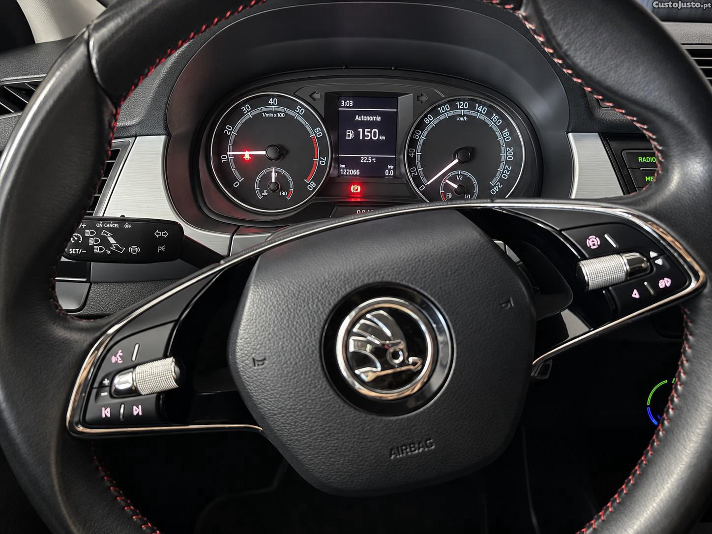 Skoda Fabia 1.0 TSI Ambition — fotografia 17