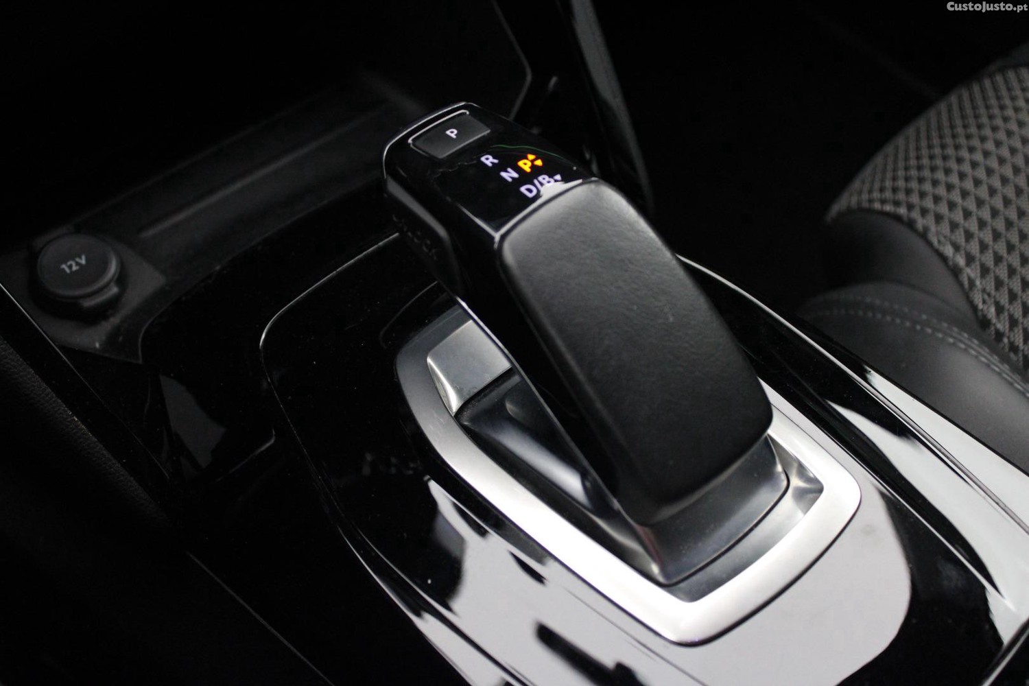 Peugeot e-2008 GT — fotografia 15