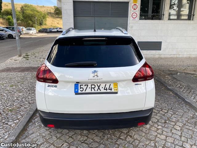 Peugeot 2008 1.2 PureTech Style — fotografia 2