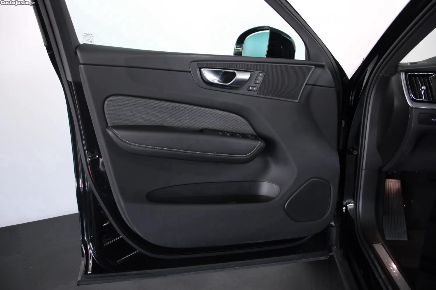 Volvo XC60 2.0 T6 PHEV Black Ed - 25 foto 5