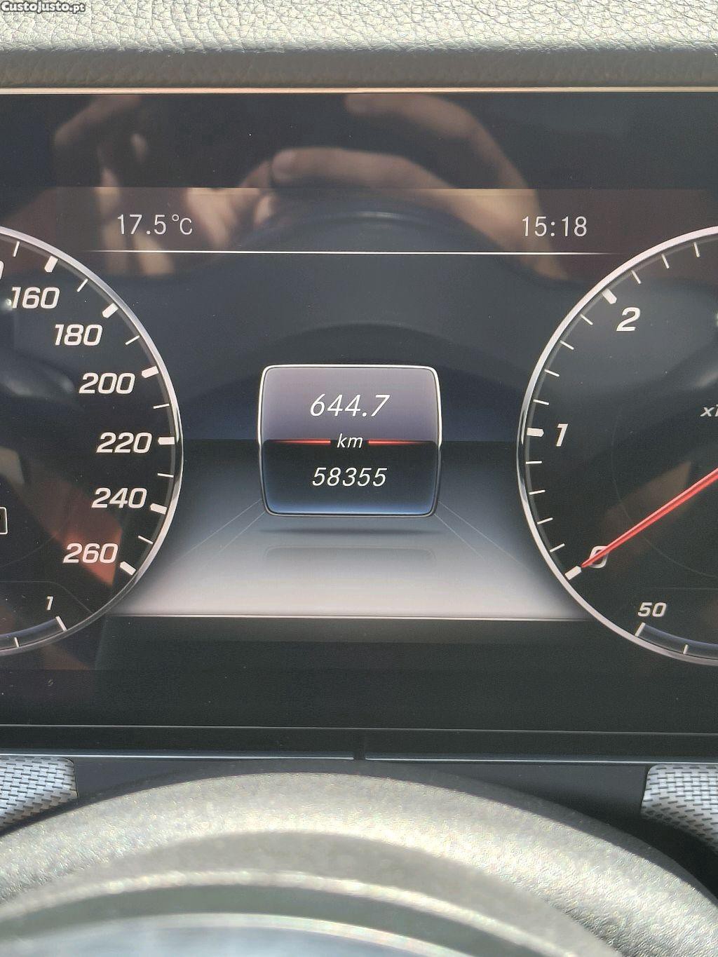 Mercedes-Benz E 220 AMG Line — fotografia 4