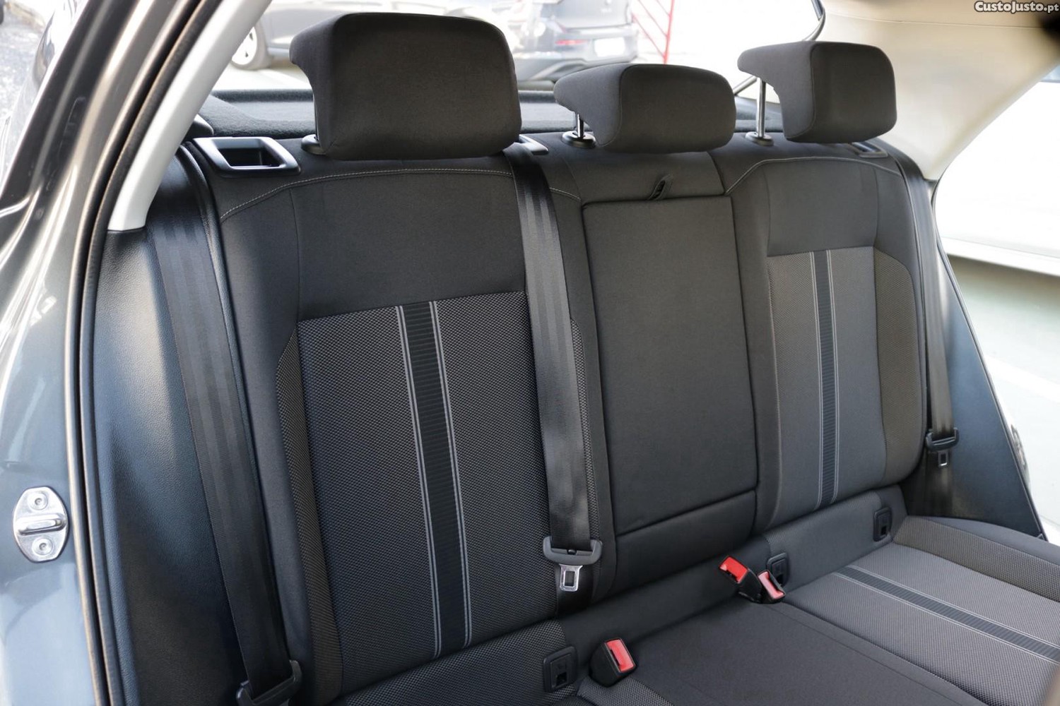 Volkswagen T-Roc 2.0 TDI Style 115cv — fotografia 40