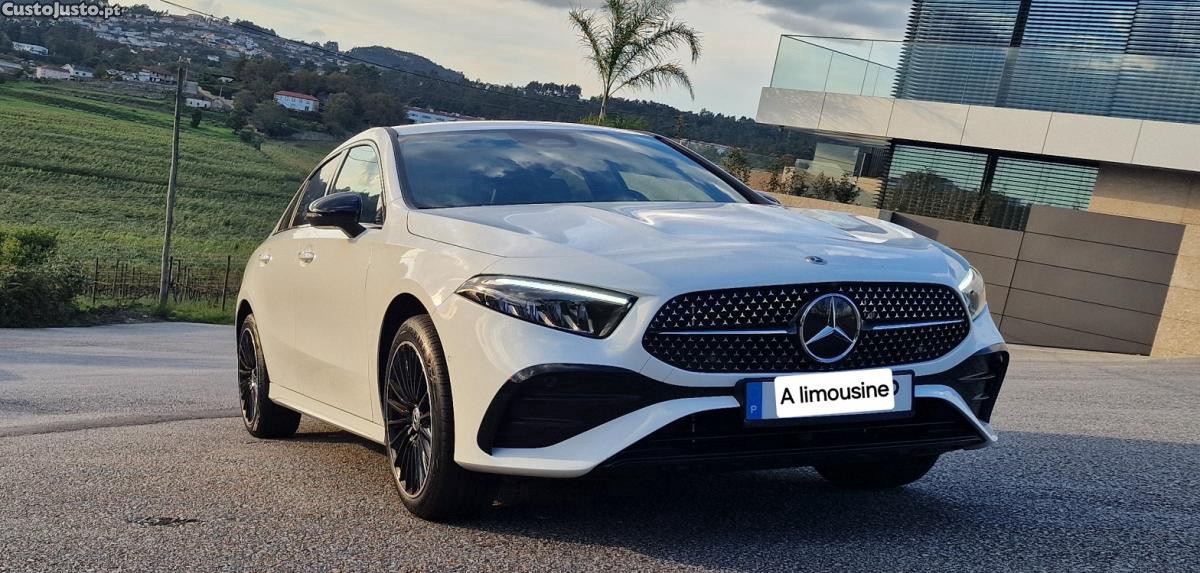 Mercedes-Benz A 250 e Limousine 2023 Pack Night AMG — fotografia 6