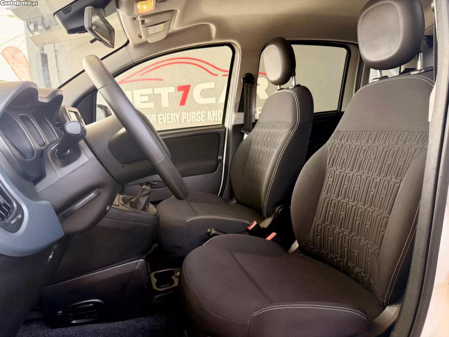 Fiat Panda 1.0 hybrid city cross — fotografia 11