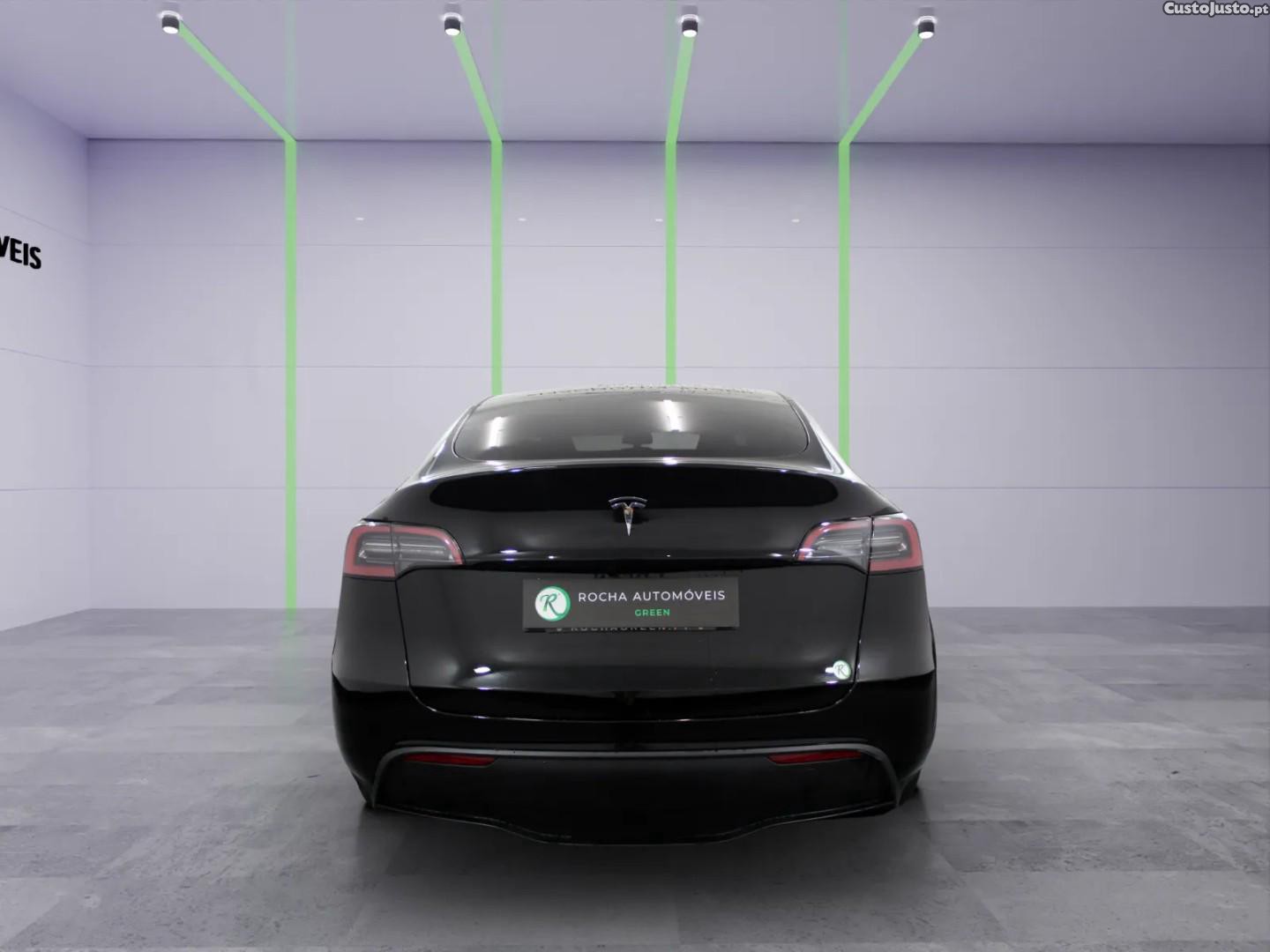 Tesla Model Y Standard — fotografia 11