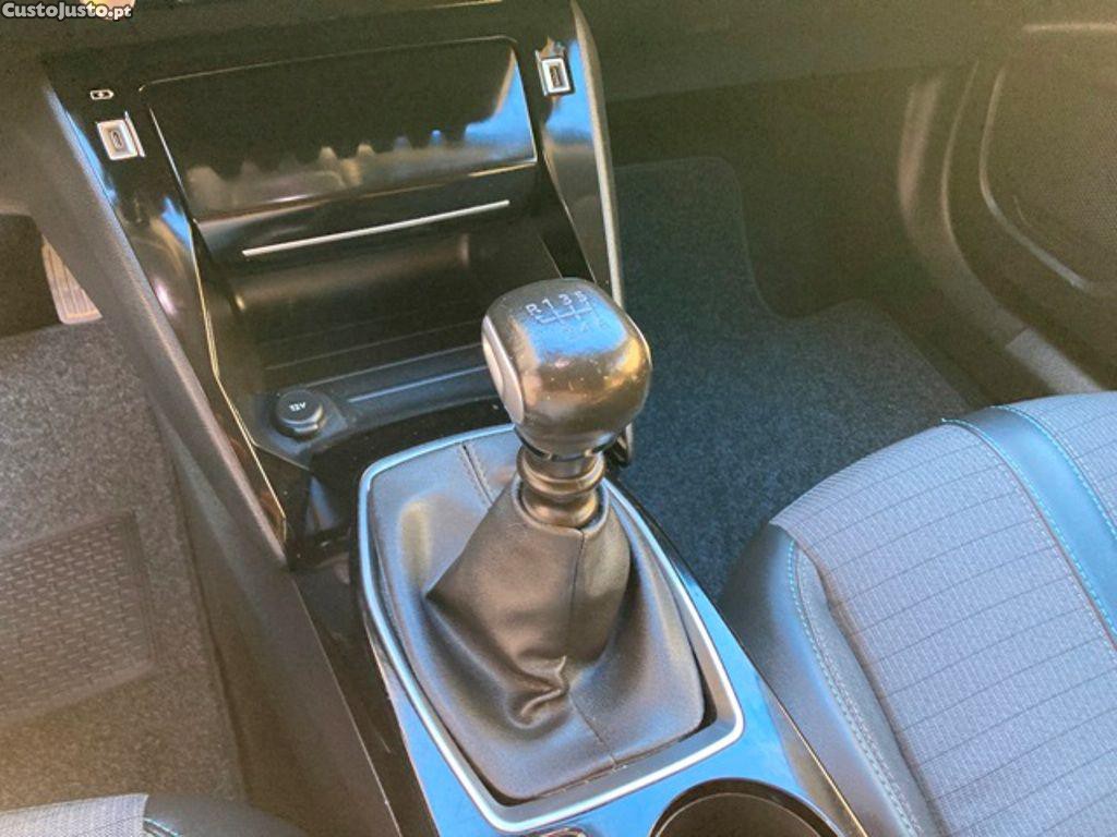 Peugeot 2008 1.2 PureTech Allure — fotografia 4