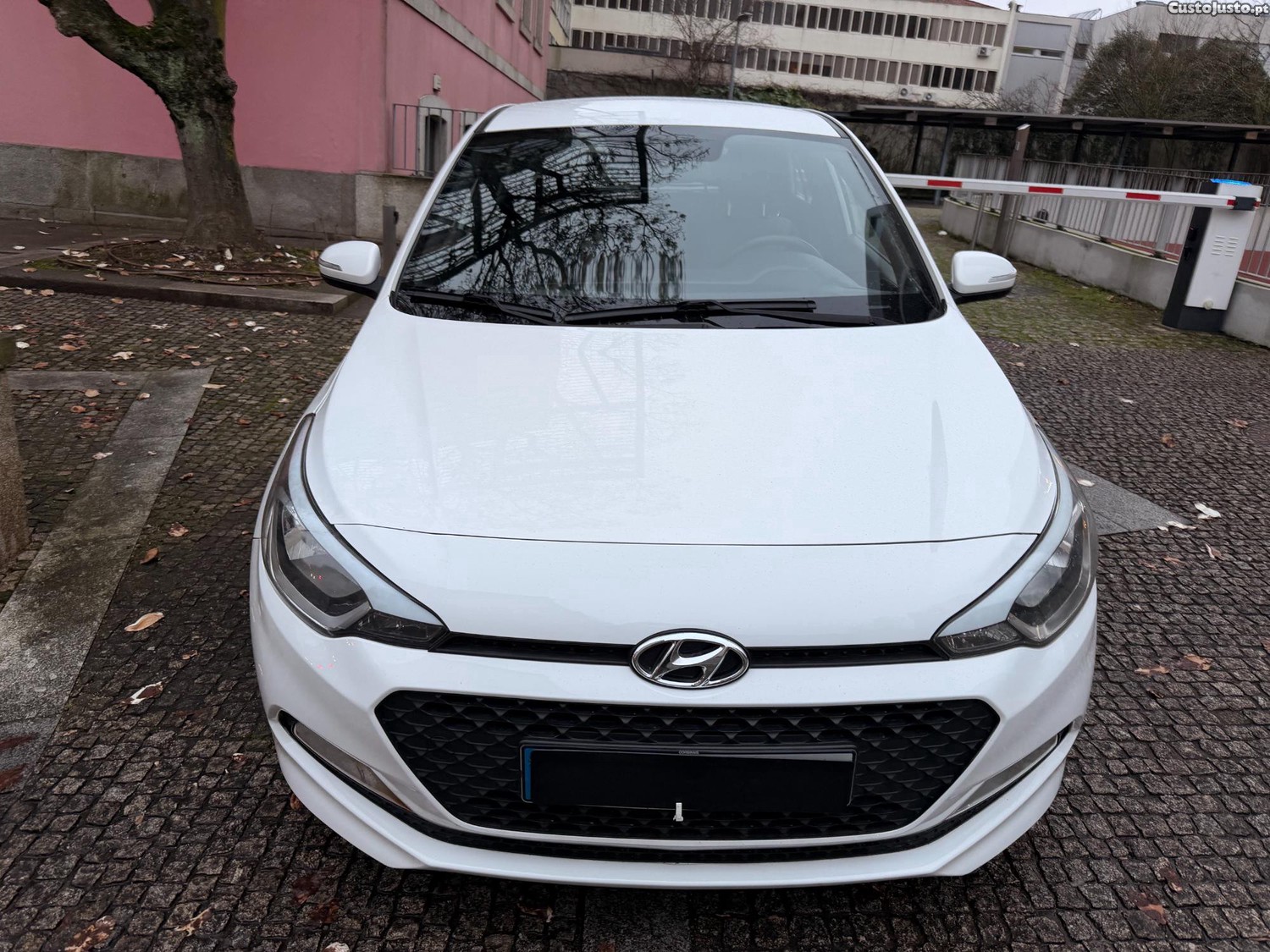 Hyundai i20 1.1 CDRi LED — fotografia 16