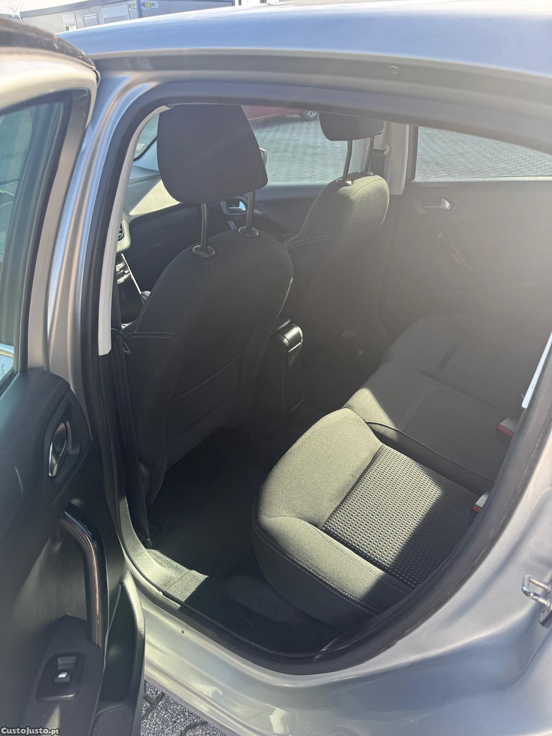 Peugeot 208 Signature turbo — fotografia 5