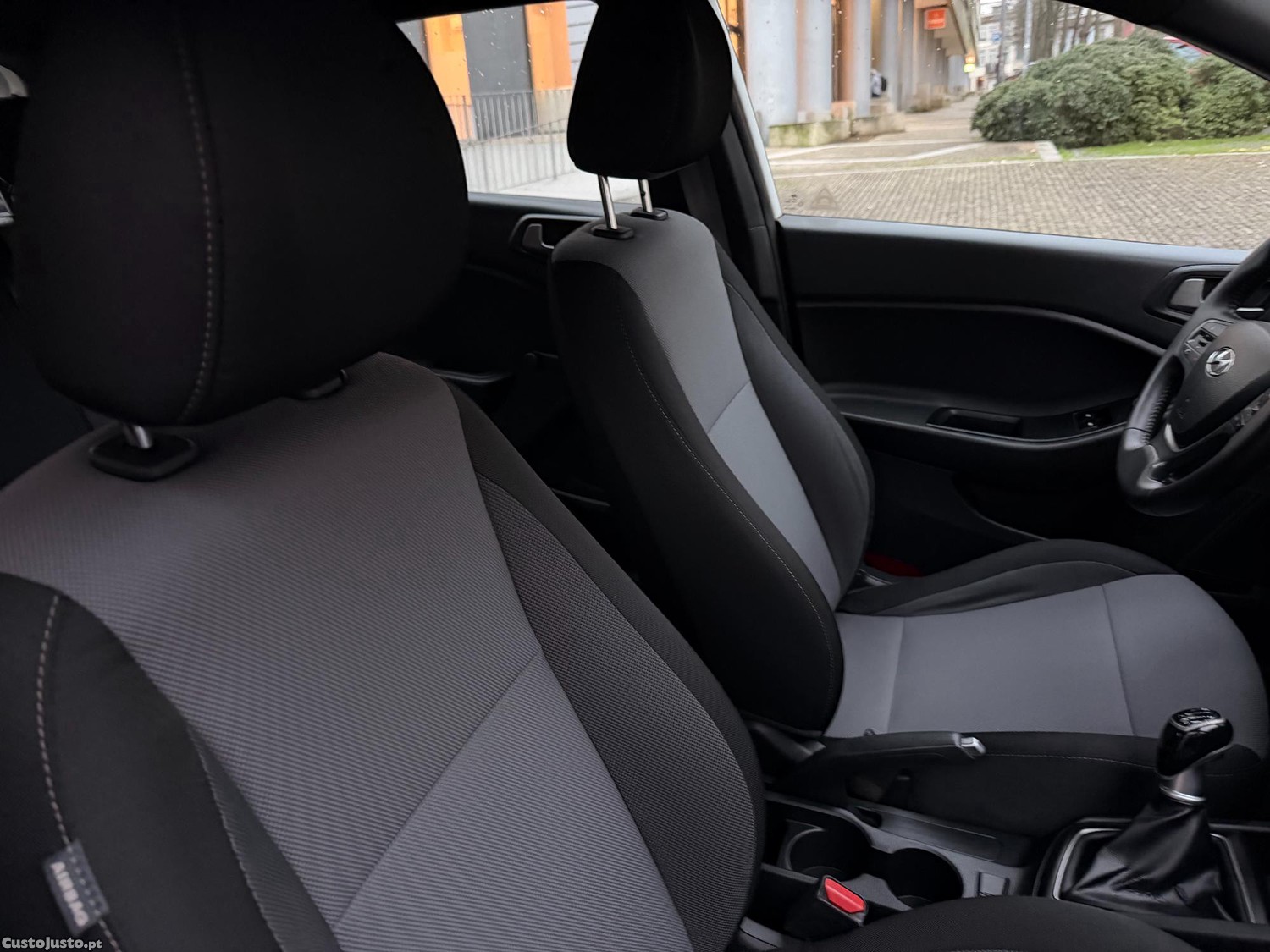 Hyundai i20 1.1 CDRi LED — fotografia 6
