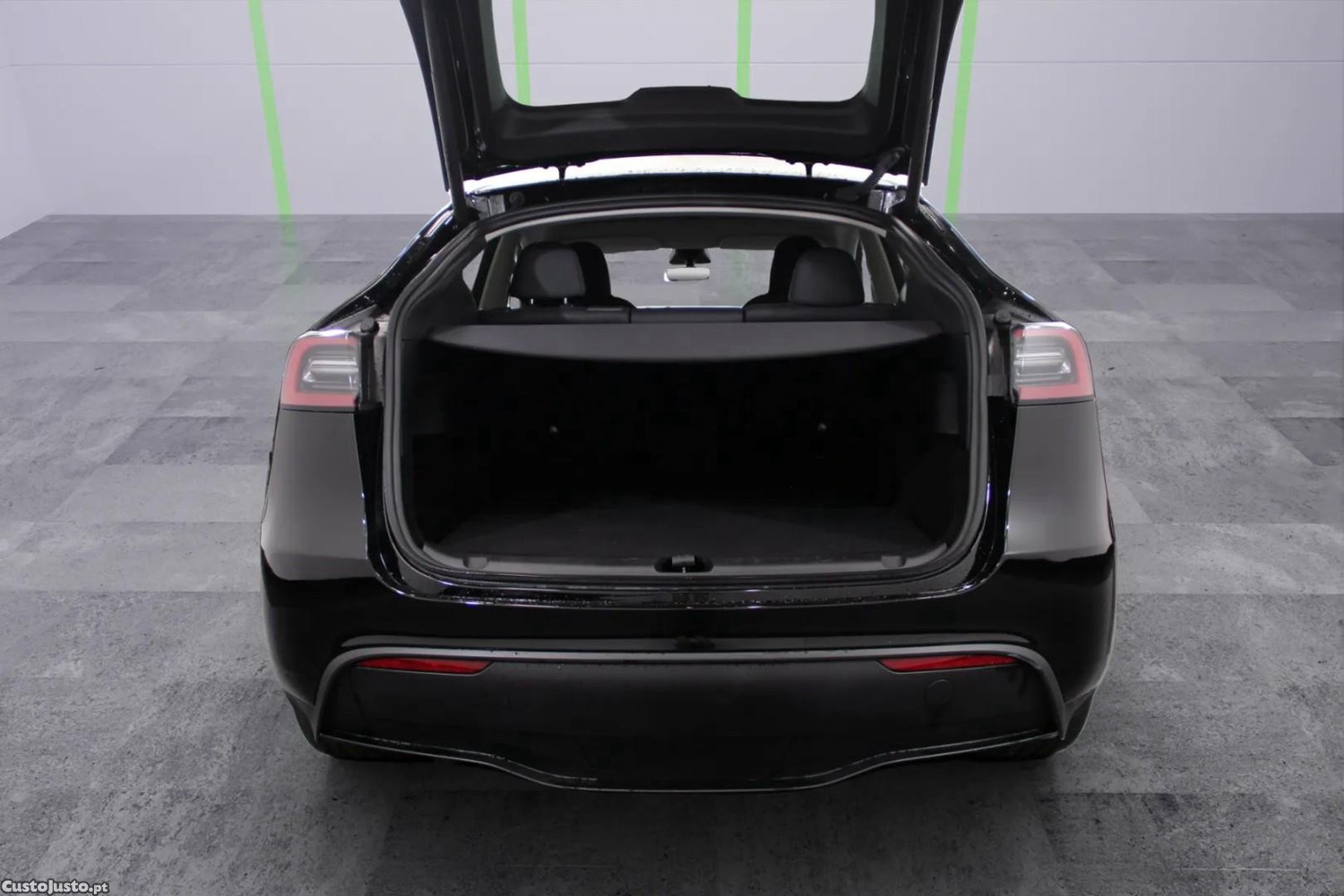 Tesla Model Y Standard — fotografia 10