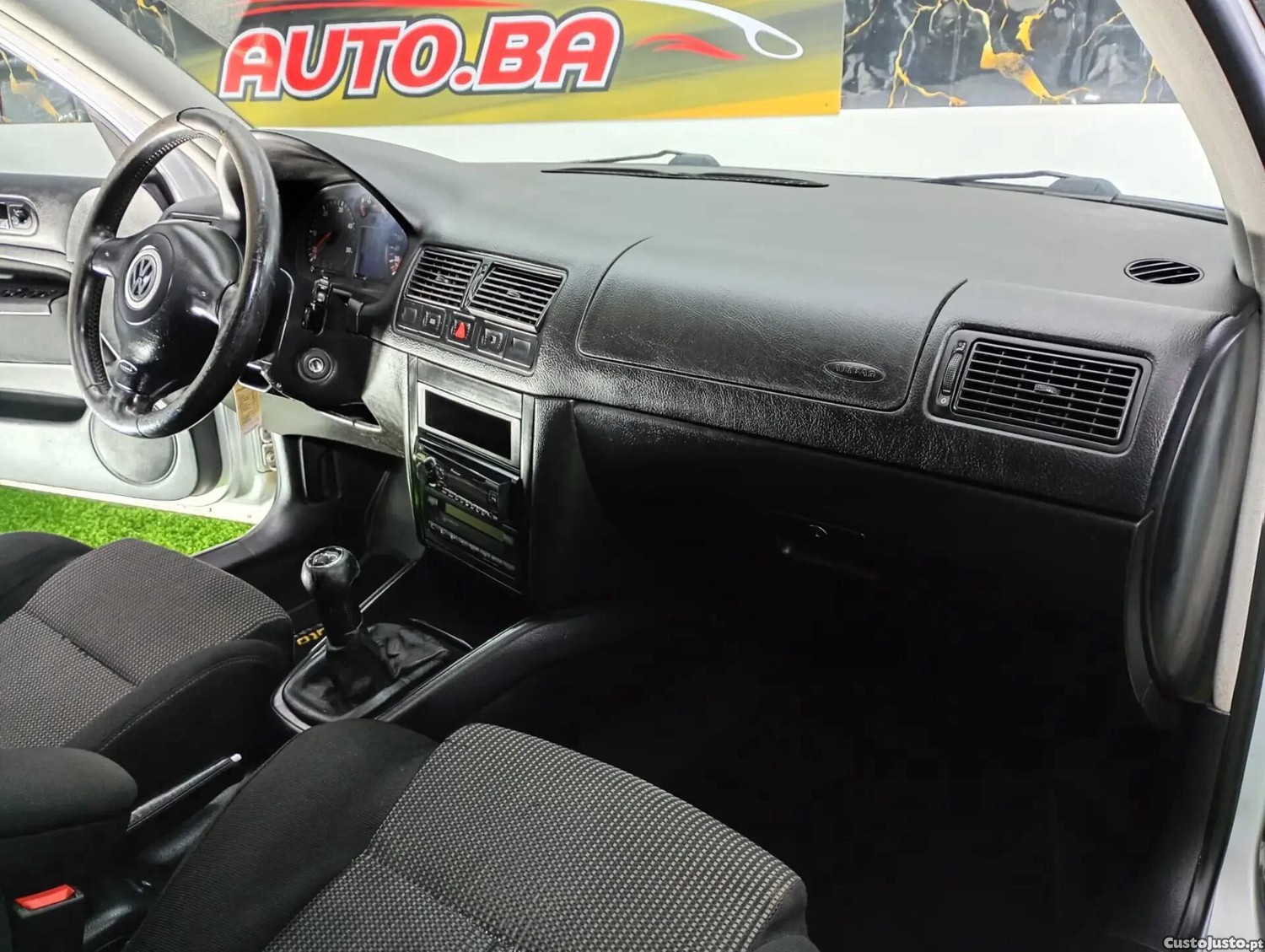 Volkswagen Golf 1.9 TDi Highline — fotografia 5