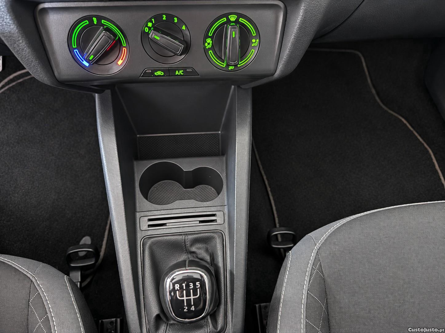 Skoda Fabia 1.0 TSI Ambition — fotografia 15