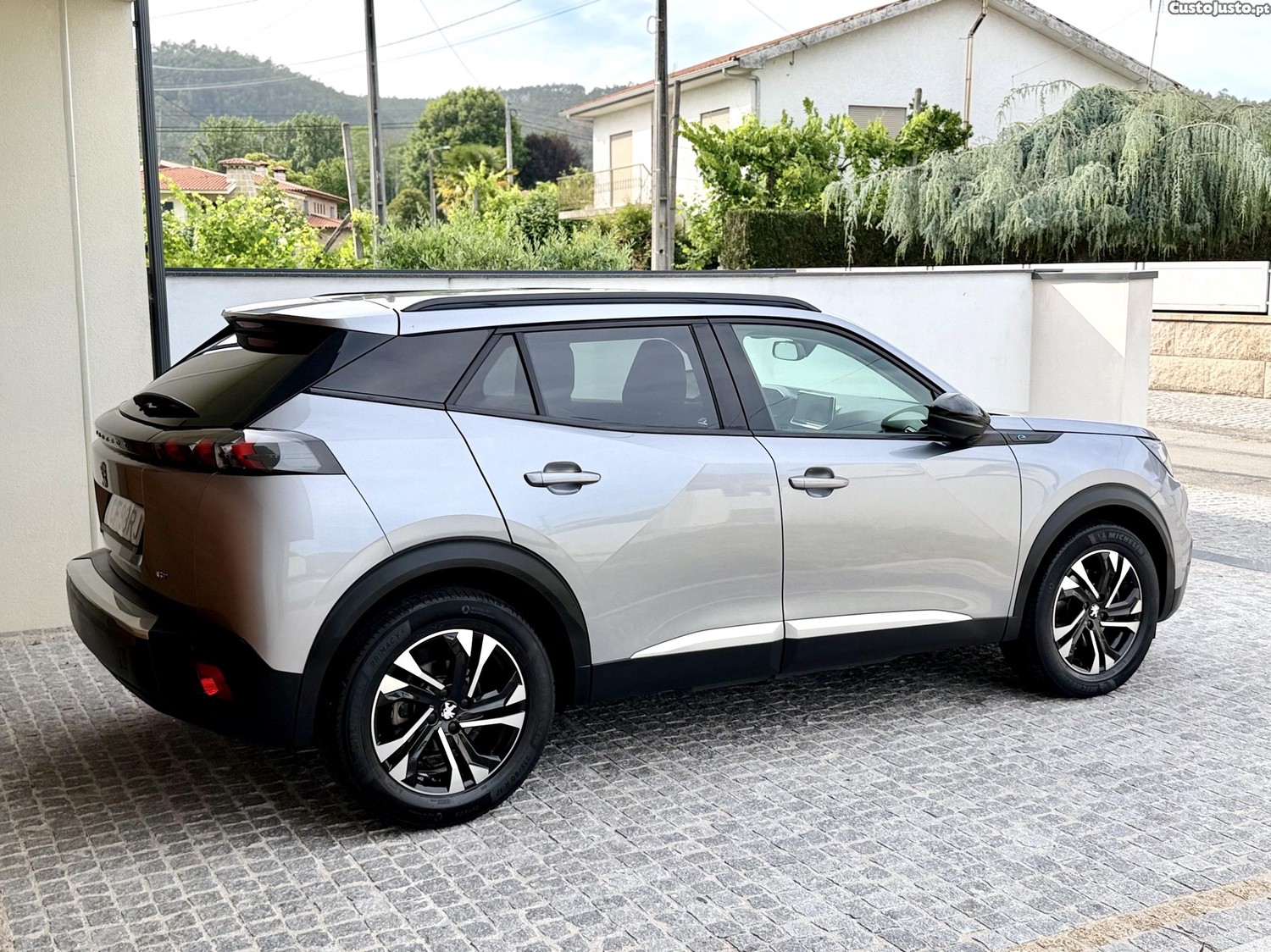 Peugeot e-2008 Allur — fotografia 3